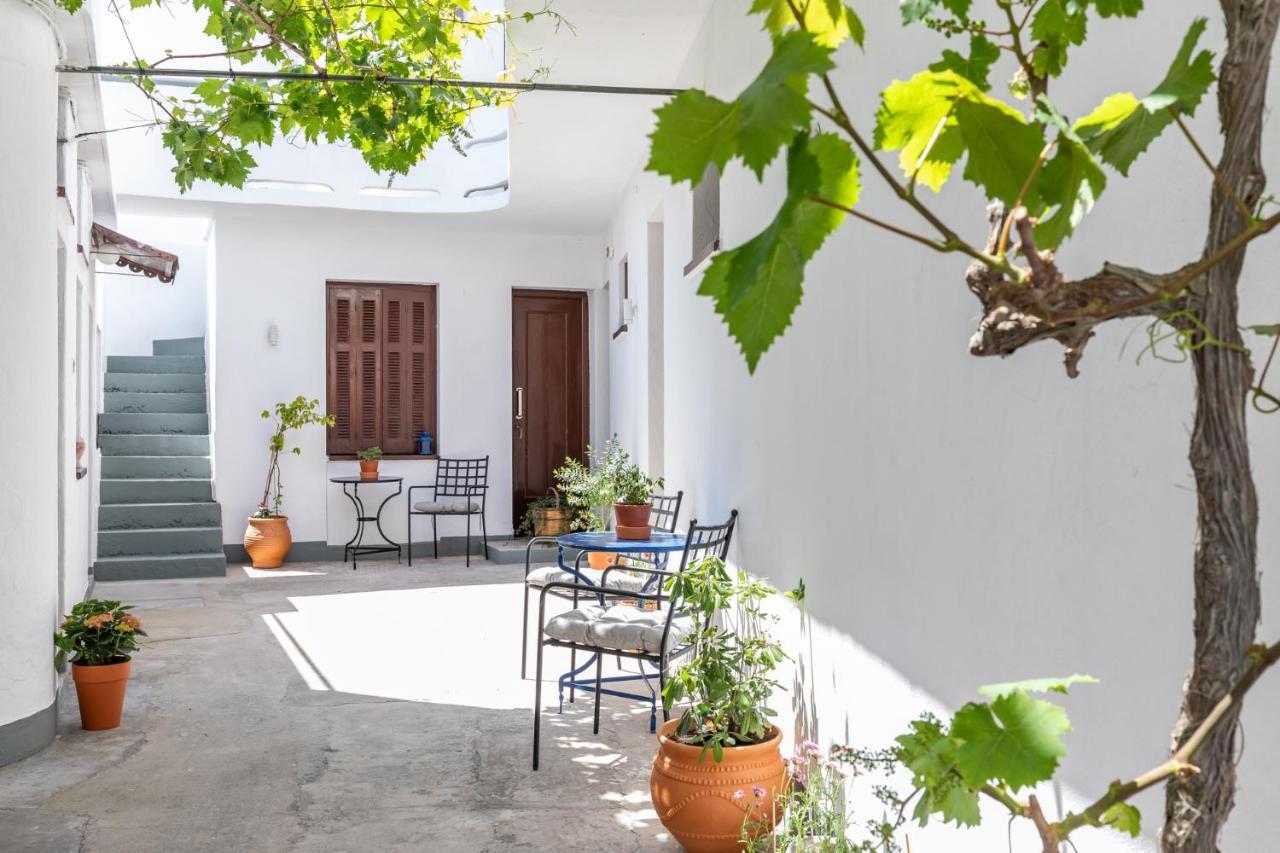 Uncle John'S Guesthouse Skopelos Buitenkant foto