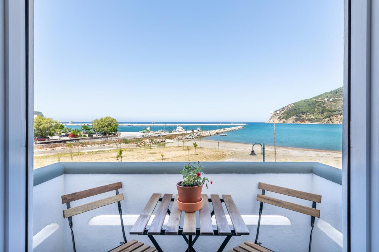 Uncle John'S Guesthouse Skopelos Buitenkant foto