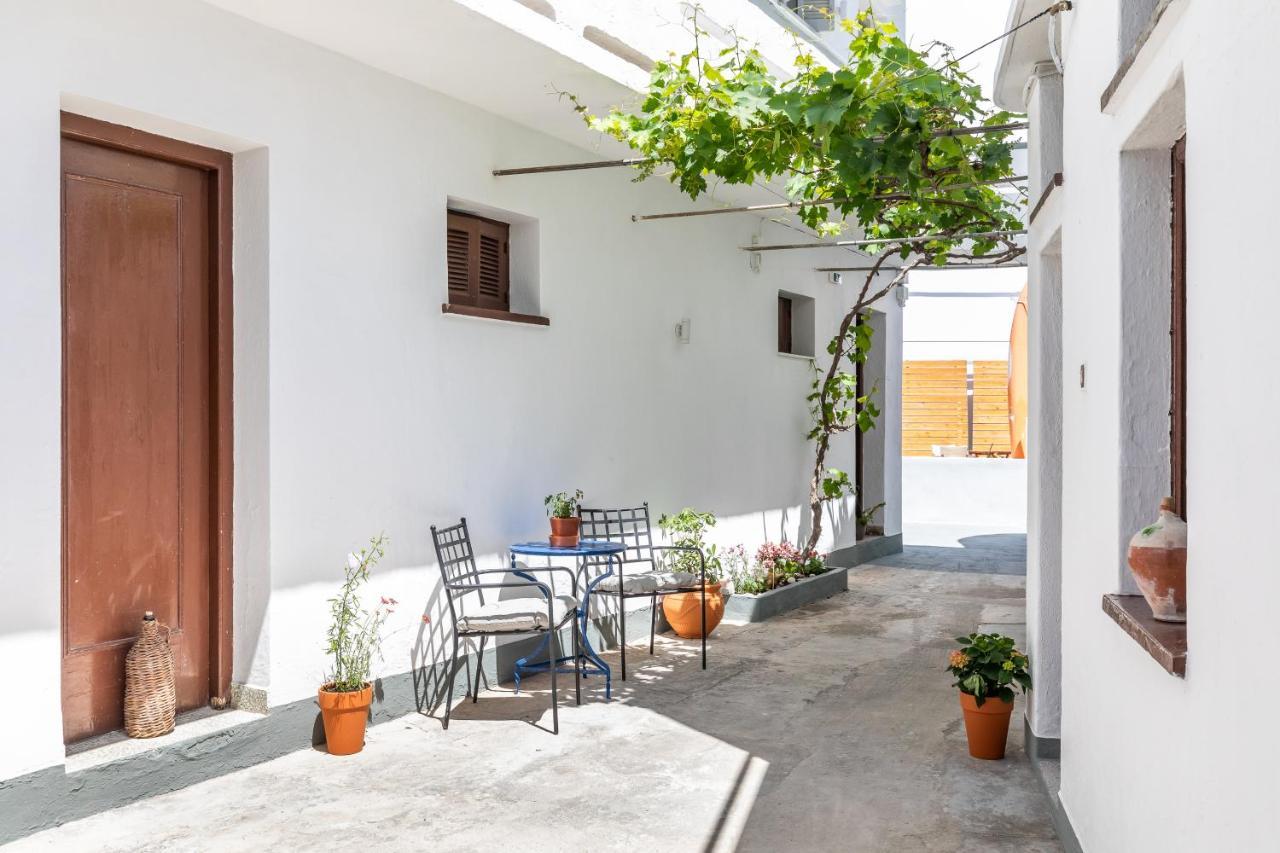 Uncle John'S Guesthouse Skopelos Buitenkant foto